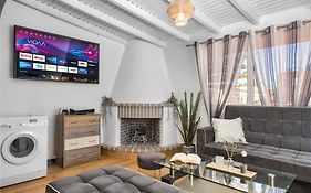 Dennis City Center Elegant Apartment